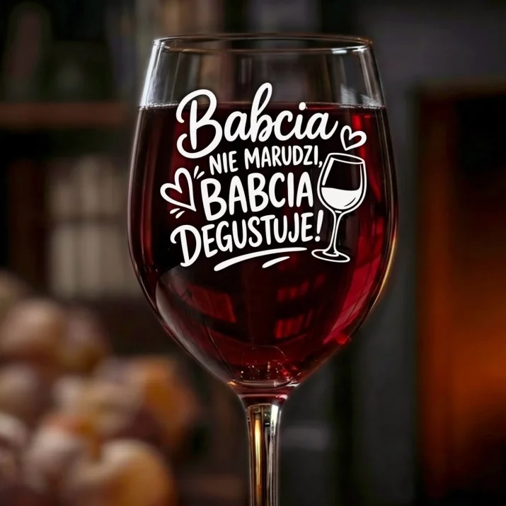 Kieliszek Do Wina Dla Babci Prezent Na Dzień Babci Dla Kobiety: Babcia Degustuje Kieliszek Do Wina Dla Babci Prezent Na Dzień Babci Dla Kobiety: Babcia Degustuje