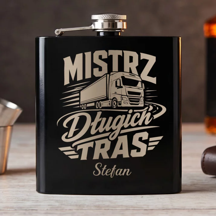 Piersiówka z Grawerem Dla Kierowcy Tira Prezent Dla Mężczyzny: Mistrz Długich Tras Piersiówka z Grawerem Dla Kierowcy Tira Prezent Dla Mężczyzny: Mistrz Długich Tras