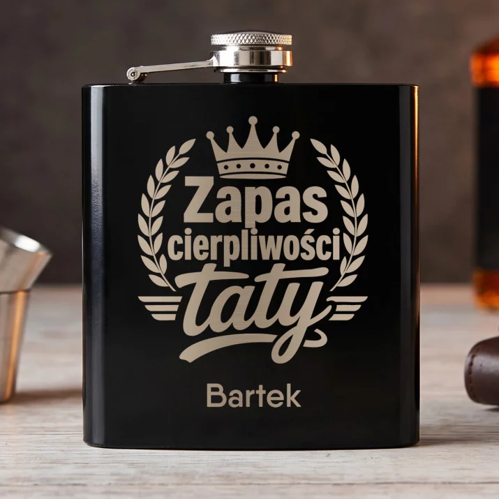Piersiówka Z Grawerem Na Dzień Ojca Prezent Dla Taty Mężczyzny: Zapas Cierpliwości Taty Piersiówka Z Grawerem Na Dzień Ojca Prezent Dla Taty Mężczyzny: Zapas Cierpliwości Taty