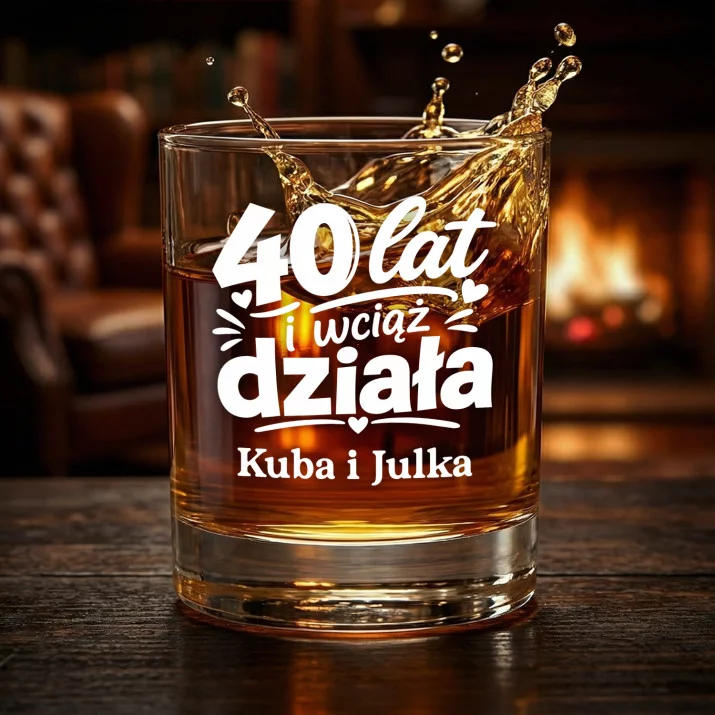 Szklanki Do Whisky z Grawerem Na 40 Rocznicę Ślubu Rodziców Prezent Dla Pary: 40 Lat I Wciąż Działa Szklanki Do Whisky z Grawerem Na 40 Rocznicę Ślubu Rodziców Prezent Dla Pary: 40 Lat I Wciąż Działa