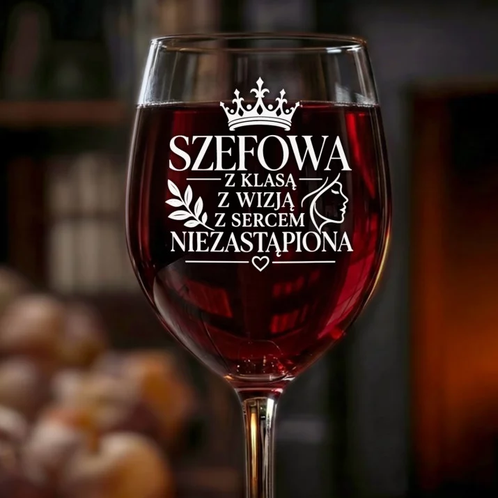 Kieliszek Do Wina Dla Szefowej Prezent Dla Kobiety: Szefowa Z Klasą Kieliszek Do Wina Dla Szefowej Prezent Dla Kobiety: Szefowa Z Klasą