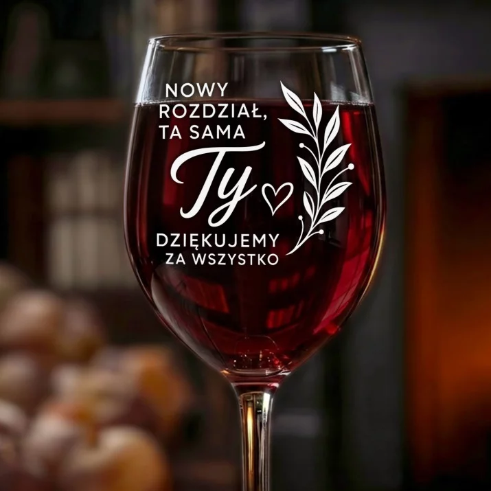 Kieliszek Do Wina Na Pożegnanie Koleżanki Z Pracy Prezent Dla Kobiety: Nowy Rozdział, Ta Sama Ty Kieliszek Do Wina Na Pożegnanie Koleżanki Z Pracy Prezent Dla Kobiety: Nowy Rozdział, Ta Sama Ty