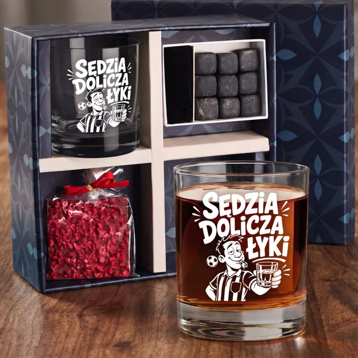 Zestaw Prezentowy Whisky Dla Kibica Piłki Nożnej Dla Mężczyzny: Sedzia Dolicza Łyki Zestaw Prezentowy Whisky Dla Kibica Piłki Nożnej Dla Mężczyzny: Sedzia Dolicza Łyki
