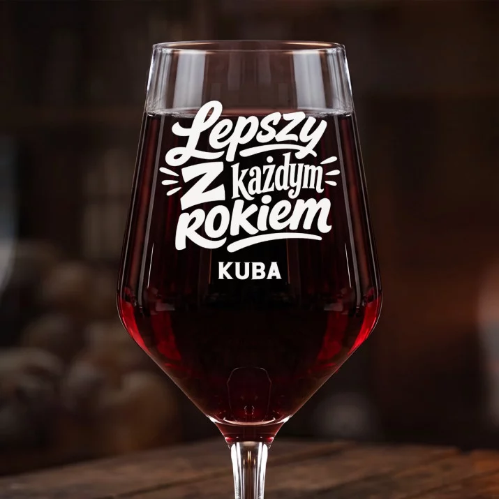 Mega Kieliszek Do Wina z Grawerem Dla 50 Latka Prezent Na 50 Urodziny Dla Mężczyzny: Lepszy Z Każdym Rokiem Mega Kieliszek Do Wina z Grawerem Dla 50 Latka Prezent Na 50 Urodziny Dla Mężczyzny: Lepszy Z Każdym Rokiem