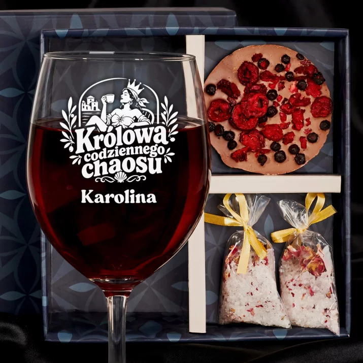 Zestaw Prezenowy z Kieliszkiem do Wina Na Dzień Kobiet Dla Kobiety Kobiety: Królowa Codziennego
