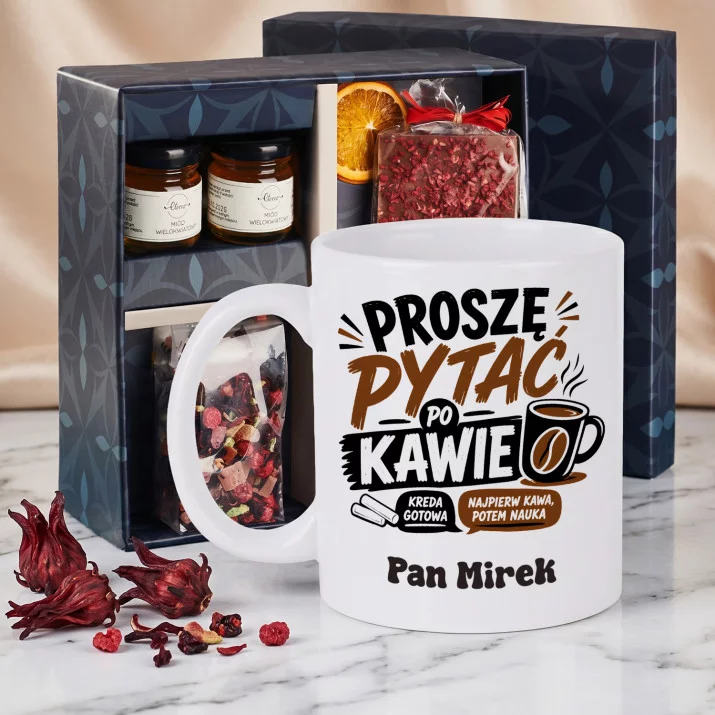 Zestaw Prezenowy z Kubkiem Na Dzień Nauczyciela Dla Nauczyciela Mężczyzny: Proszę Pytać Po Kawie Zestaw Prezenowy z Kubkiem Na Dzień Nauczyciela Dla Nauczyciela Mężczyzny: Proszę Pytać Po Kawie