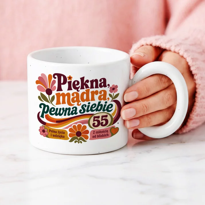 Kubek Z Okrągłym Uchem Na 55 Urodziny Prezent Dla 55 Latki Kobiety: Retro Kobieca Elegancja Kubek Z Okrągłym Uchem Na 55 Urodziny Prezent Dla 55 Latki Kobiety: Retro Kobieca Elegancja