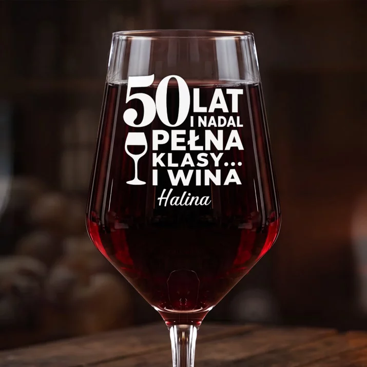 Mega Kieliszek Do Wina z Grawerem Na 50Tke Prezent Dla 50 Latki Kobiety: 50 Lat Pełne Klasy