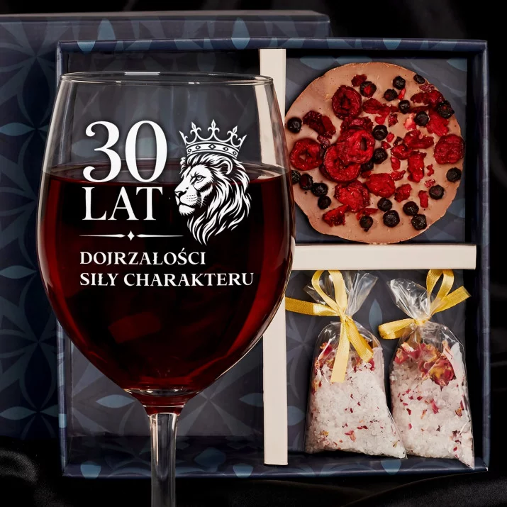 Zestaw Prezenowy Z Kieliszkiem Do Wina Na 30: Lwi Jubileusz 30 Lat Zestaw Prezenowy Z Kieliszkiem Do Wina Na 30: Lwi Jubileusz 30 Lat