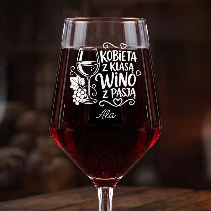 Mega Kieliszek Do Wina z Grawerem Na Szczęście Prezent Dla Kobiety: Kobieta Z Klasą Mega Kieliszek Do Wina z Grawerem Na Szczęście Prezent Dla Kobiety: Kobieta Z Klasą