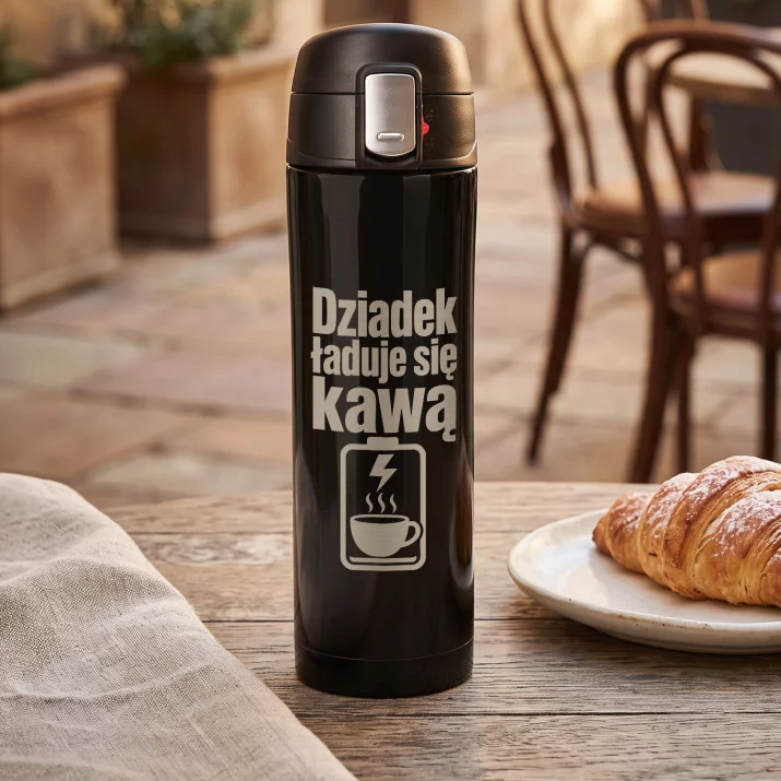 Kubek Termiczny 440ml Dla Dziadka Prezent Na Dzień Dziadka: Dziadek Ładuje Się Kawą