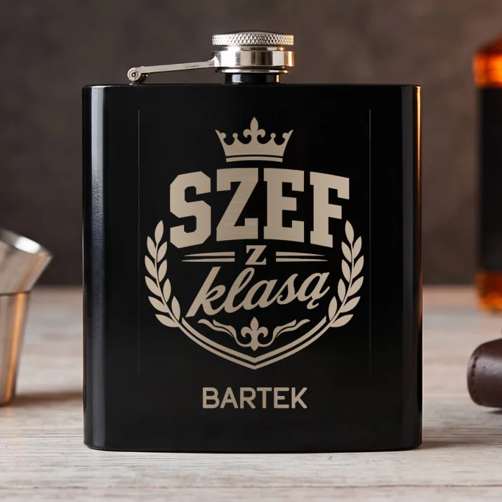 Piersiówka Z Grawerem Dla Szefa Prezent Dla Mężczyzny: Szef Z Klasą Piersiówka Z Grawerem Dla Szefa Prezent Dla Mężczyzny: Szef Z Klasą