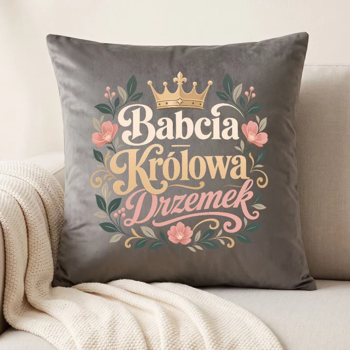 Poduszka Dekoracyjna Dla Babci Prezent Na Dzień Babci Dla Kobiety: Babcia - Królowa Drzemek Poduszka Dekoracyjna Dla Babci Prezent Na Dzień Babci Dla Kobiety: Babcia - Królowa Drzemek