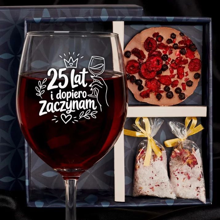 Zestaw Prezenowy Z Kieliszkiem Do Wina Dla 25 Latki: 25 Lat I Zaczynam