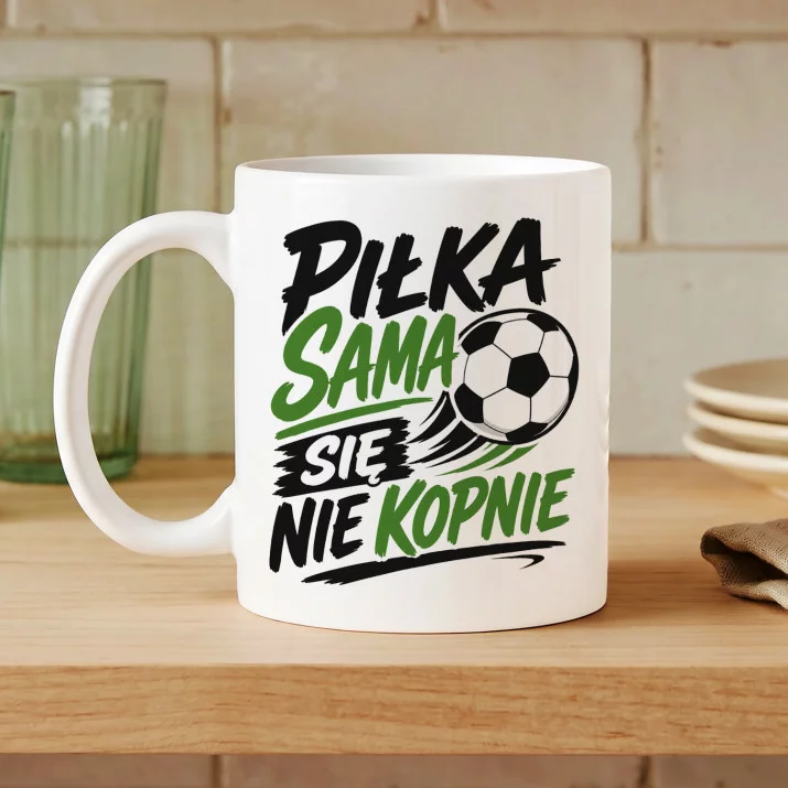 Kubek Z Nadrukiem Dla Piłkarza Prezent Dla Mężczyzny: Piłka Sama Sie Nie Kopnie Kubek Z Nadrukiem Dla Piłkarza Prezent Dla Mężczyzny: Piłka Sama Sie Nie Kopnie