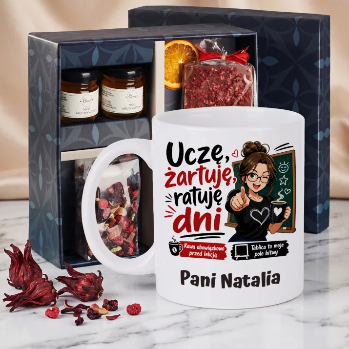 Zestaw Prezenowy z Kubkiem Dla Nauczycielki Na Dzień Nauczyciela Dla Kobiety: Uczę, Żartuję, Ratuję Dni Zestaw Prezenowy z Kubkiem Dla Nauczycielki Na Dzień Nauczyciela Dla Kobiety: Uczę, Żartuję, Ratuję Dni