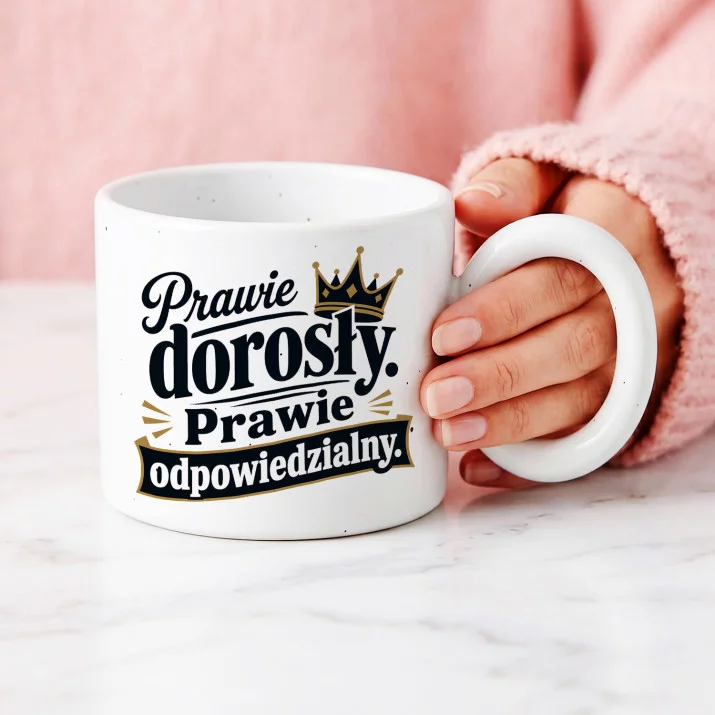 Kubek Z Okrągłym Uchem Dla 19 Latka Prezent Dla Mężczyzny: Prawie Dorosły Sarkazm Kubek Z Okrągłym Uchem Dla 19 Latka Prezent Dla Mężczyzny: Prawie Dorosły Sarkazm