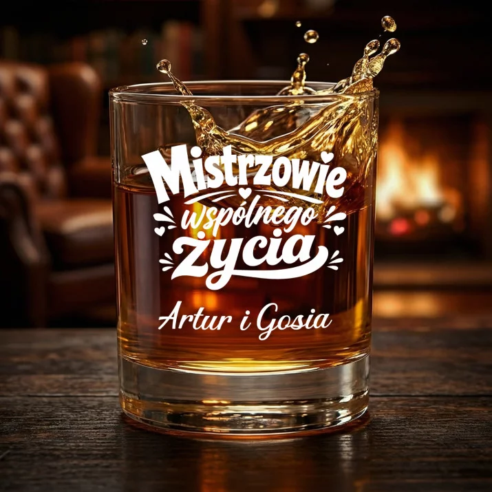 Szklanki Do Whisky z Grawerem Na 50 Rocznicę Ślubu Prezent Dla Pary: Mistrzowie Wspólnego Szklanki Do Whisky z Grawerem Na 50 Rocznicę Ślubu Prezent Dla Pary: Mistrzowie Wspólnego