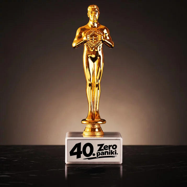 Statuetka Z Grawerem Dla 40 Latki Prezent Na 40 Urodziny Dla Kobiety: 40. Zero Paniki.