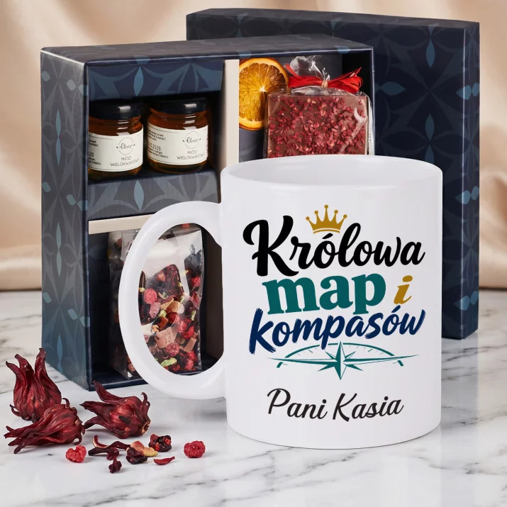 Zestaw Prezenowy z Kubkiem Dla Nauczycielki Geografii Na Dzień Nauczyciela Dla Kobiety: Królowa Map I Kompasów Zestaw Prezenowy z Kubkiem Dla Nauczycielki Geografii Na Dzień Nauczyciela Dla Kobiety: Królowa Map I Kompasów