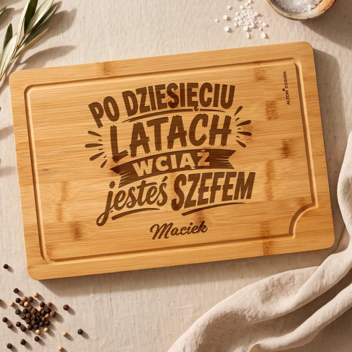 Deska Do Krojenia z Grawerem Na 10 Rocznicę Ślubu Prezent Dla Mężczyzny: Po Dziesięciu Latach Deska Do Krojenia z Grawerem Na 10 Rocznicę Ślubu Prezent Dla Mężczyzny: Po Dziesięciu Latach