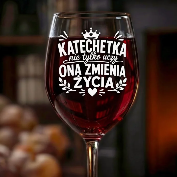 Kieliszek Do Wina Dla Katechetki Prezent Dla Kobiety: Katechetka Zmienia Życia Kieliszek Do Wina Dla Katechetki Prezent Dla Kobiety: Katechetka Zmienia Życia