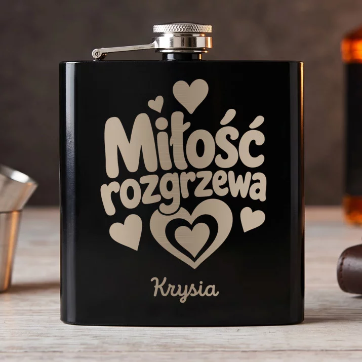 Piersiówka Z Grawerem Na Walentynki Prezent Na Rocznicę Dla Kobiety: Miłość Rozgrzewa - Serca