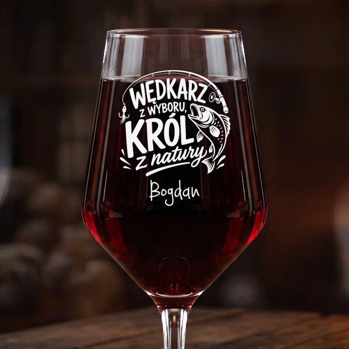 Mega Kieliszek Do Wina z Grawerem Dla Wędkarza Prezent Dla Mężczyzny: Wędkarz Król Z Natury Mega Kieliszek Do Wina z Grawerem Dla Wędkarza Prezent Dla Mężczyzny: Wędkarz Król Z Natury