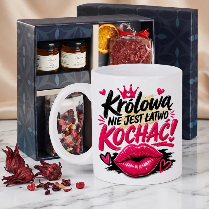 Zestaw Prezenowy Z Kubkiem Dla Ukochanej Na Walentynki: Królową Nie Jest Łatwo Kochać Zestaw Prezenowy Z Kubkiem Dla Ukochanej Na Walentynki: Królową Nie Jest Łatwo Kochać