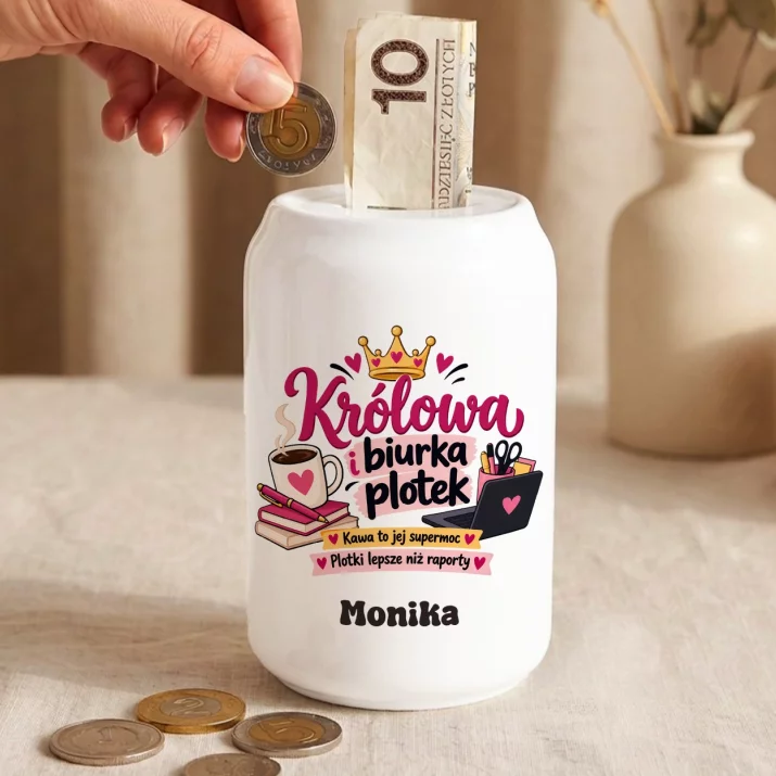 Skarbonka Dla Koleżanki Z Pracy Prezent Dla Kobiety: Królowa Biurka I Plotek Skarbonka Dla Koleżanki Z Pracy Prezent Dla Kobiety: Królowa Biurka I Plotek