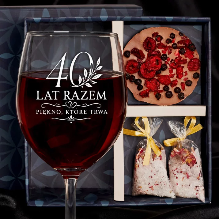 Zestaw Prezenowy Z Kieliszkiem Do Wina Na 40 Rocznicę Ślubu: Elegancka 40 Lat Razem Zestaw Prezenowy Z Kieliszkiem Do Wina Na 40 Rocznicę Ślubu: Elegancka 40 Lat Razem