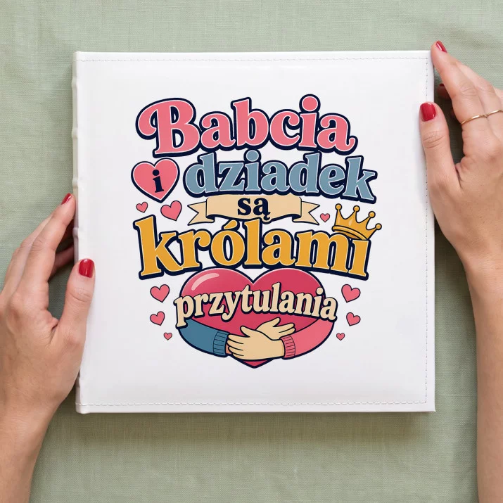 Album Na Zdjęcia Tradycyjny Dla Babci i Dziadka Prezent Na Dzień Babci i Dziadka Dla Pary: Królowie Przytulania Album Na Zdjęcia Tradycyjny Dla Babci i Dziadka Prezent Na Dzień Babci i Dziadka Dla Pary: Królowie Przytulania