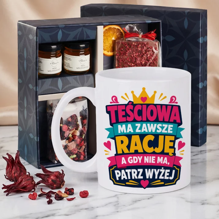 Zestaw Prezenowy Z Kubkiem Dla Teściowej Na Dzień Mamy: Teściowa Ma Zawsze Rację Zestaw Prezenowy Z Kubkiem Dla Teściowej Na Dzień Mamy: Teściowa Ma Zawsze Rację