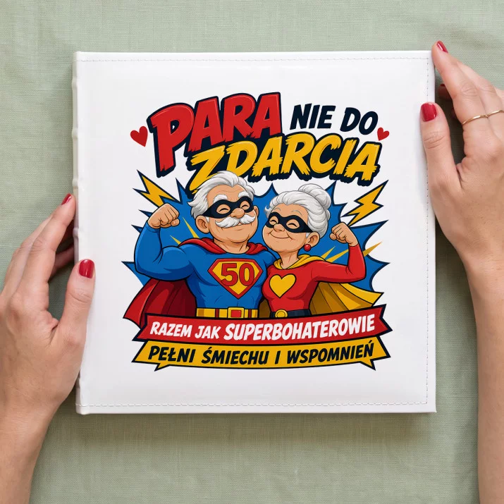 Album Na Zdjęcia Tradycyjny Na 50 Lecie Ślubu Prezent Dla Pary: Superbohaterska Para Album Na Zdjęcia Tradycyjny Na 50 Lecie Ślubu Prezent Dla Pary: Superbohaterska Para