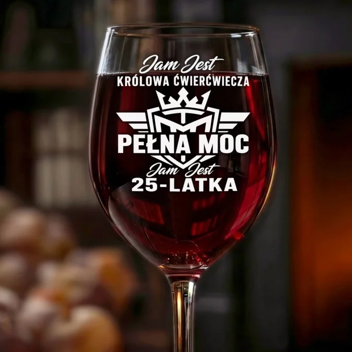 Kieliszek Do Wina Dla 25 Latki Prezent Na 25 Urodziny Dla Kobiety: Królowa Ćwierćwiecza Kieliszek Do Wina Dla 25 Latki Prezent Na 25 Urodziny Dla Kobiety: Królowa Ćwierćwiecza