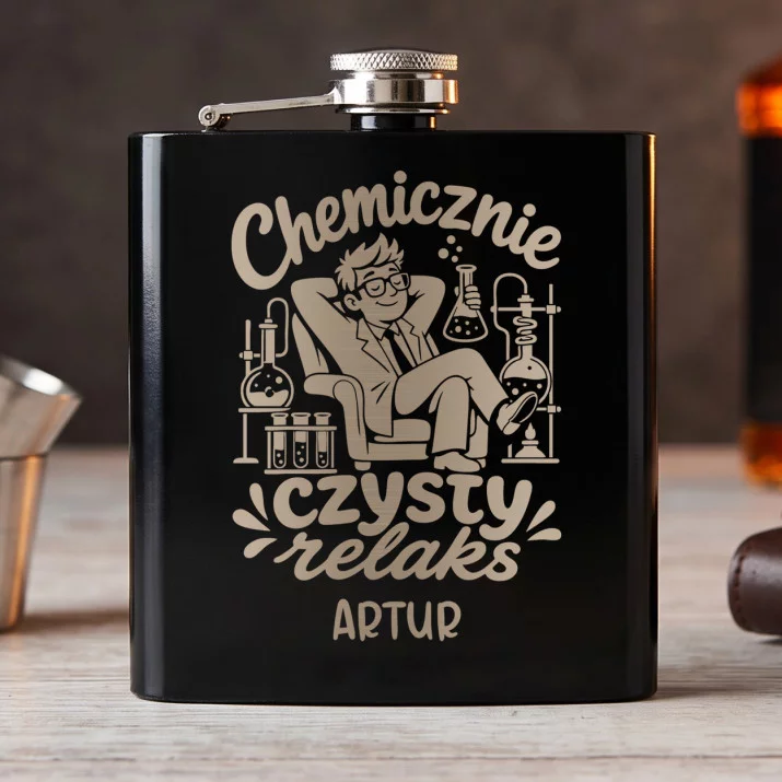 Piersiówka Z Grawerem Dla Chemika Prezent Dla Mężczyzny: Chemicznie Czysty Relaks Piersiówka Z Grawerem Dla Chemika Prezent Dla Mężczyzny: Chemicznie Czysty Relaks
