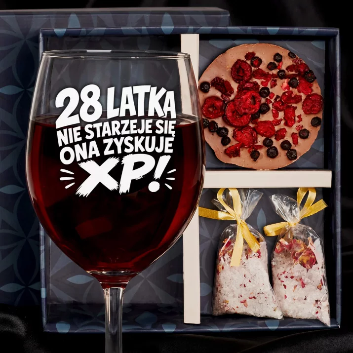 Zestaw Prezenowy Z Kieliszkiem Do Wina Dla 28 Latki: 28-Latka Zyskuje Xp Zestaw Prezenowy Z Kieliszkiem Do Wina Dla 28 Latki: 28-Latka Zyskuje Xp