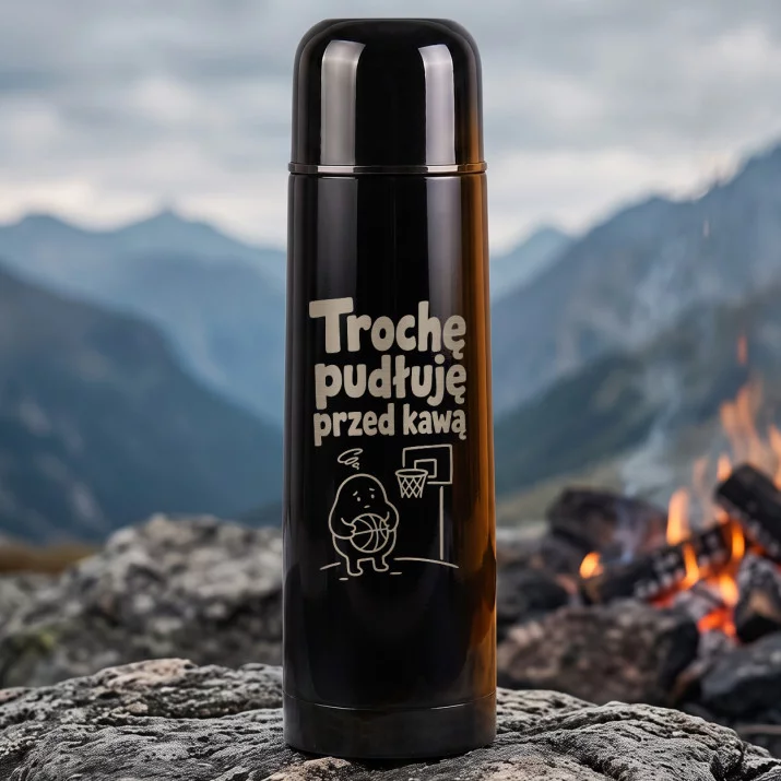 Termos 500ml Dla Koszykarza Prezent Dla Mężczyzny: Trochę Pudłuję Przed Kawą Termos 500ml Dla Koszykarza Prezent Dla Mężczyzny: Trochę Pudłuję Przed Kawą