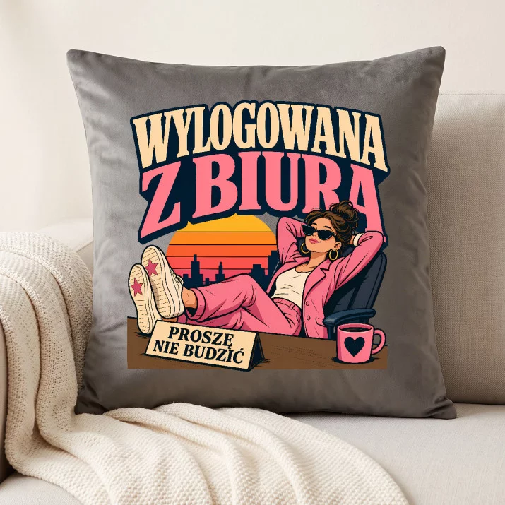 Poduszka Dekoracyjna Na Pożegnanie W Pracy Prezent Dla Kobiety: Wylogowana Z Biura Poduszka Dekoracyjna Na Pożegnanie W Pracy Prezent Dla Kobiety: Wylogowana Z Biura