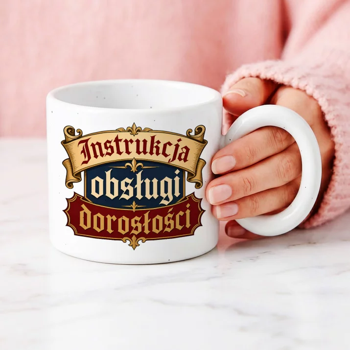 Kubek Z Okrągłym Uchem Na Osiemnastkę Prezent Dla Mężczyzny: Herb Młodego Dżentelmena Kubek Z Okrągłym Uchem Na Osiemnastkę Prezent Dla Mężczyzny: Herb Młodego Dżentelmena