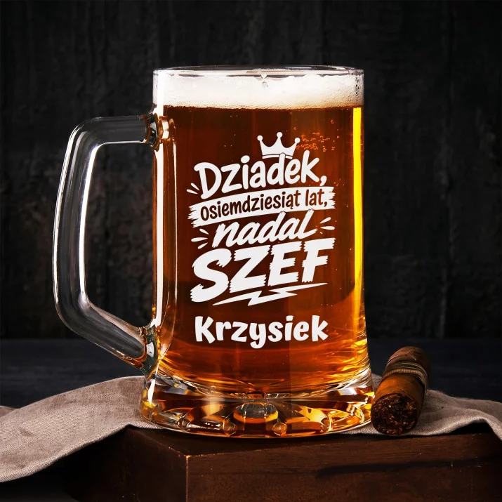 Kufel Personalizowany z Grawerem Dla Dziadka Na 80 Urodziny Prezent: Legendarna Bezczelność Kufel Personalizowany z Grawerem Dla Dziadka Na 80 Urodziny Prezent: Legendarna Bezczelność