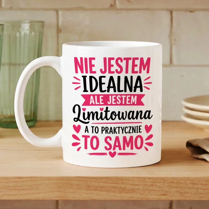 Kubek Z Nadrukiem Na Urodziny Prezent Dla Kobiety: Nie Idealna Ale Limitowana Kubek Z Nadrukiem Na Urodziny Prezent Dla Kobiety: Nie Idealna Ale Limitowana
