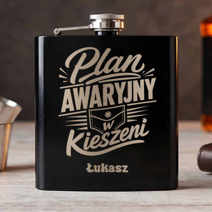 Piersiówka Z Grawerem Na Urodziny Prezent Dla Mężczyzny: Kieszonkowy Ratunek Piersiówka Z Grawerem Na Urodziny Prezent Dla Mężczyzny: Kieszonkowy Ratunek