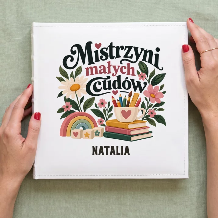 Album Na Zdjęcia Tradycyjny Na Zakończenie Przedszkola Prezent Dla Kobiety: Mistrzyni Małych Cudów Album Na Zdjęcia Tradycyjny Na Zakończenie Przedszkola Prezent Dla Kobiety: Mistrzyni Małych Cudów