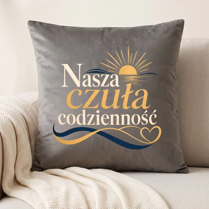 Poduszka Dekoracyjna Na 80 Urodziny Prezent Dla Mężczyzny: Nasza Czuła Codzienność