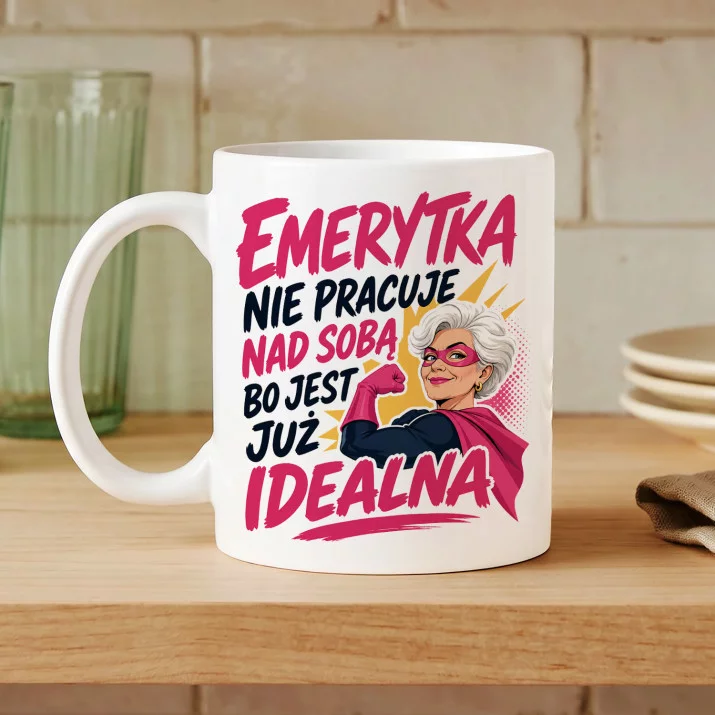 Kubek Z Nadrukiem Dla Emerytki Prezent Na Emeryturę Dla Kobiety: Superbohaterka Kubek Z Nadrukiem Dla Emerytki Prezent Na Emeryturę Dla Kobiety: Superbohaterka