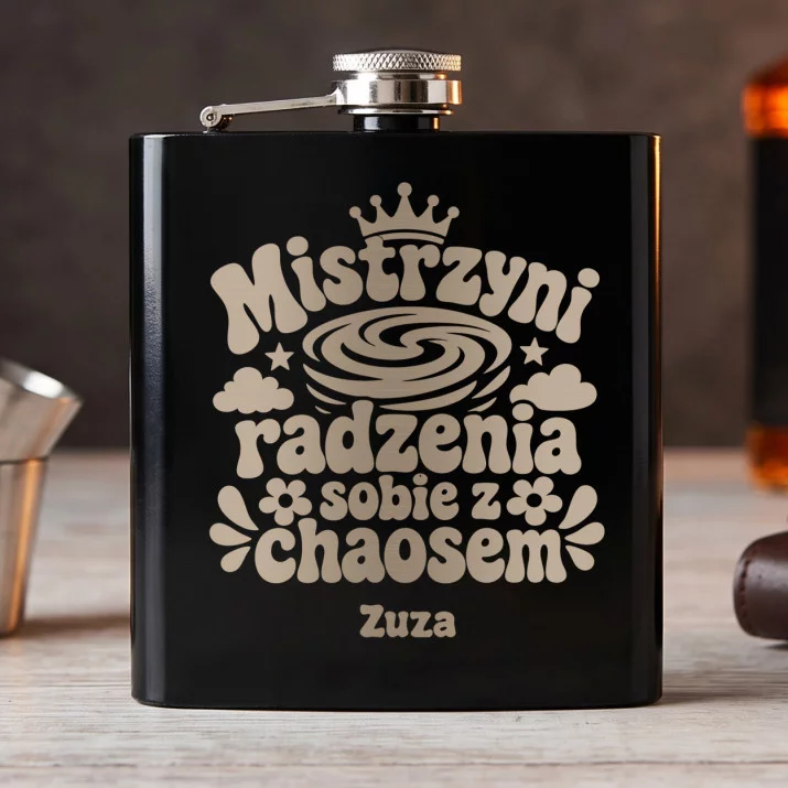 Piersiówka z Grawerem Dla Nauczycielki Prezent Na Dzień Nauczyciela Dla Kobiety: Mistrzyni Radzenia Sobie