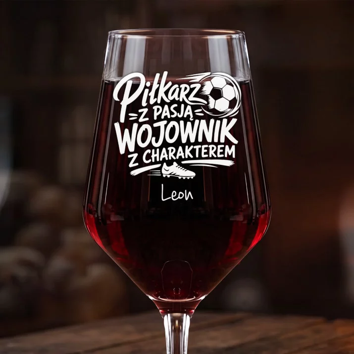 Mega Kieliszek Do Wina z Grawerem Dla Piłkarza Prezent Dla Mężczyzny: Piłkarski Wojownik Z Mega Kieliszek Do Wina z Grawerem Dla Piłkarza Prezent Dla Mężczyzny: Piłkarski Wojownik Z