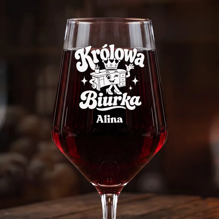 Mega Kieliszek Do Wina z Grawerem Dla Pracownicy Prezent Dla Kobiety: Królowa Biurka Mega Kieliszek Do Wina z Grawerem Dla Pracownicy Prezent Dla Kobiety: Królowa Biurka