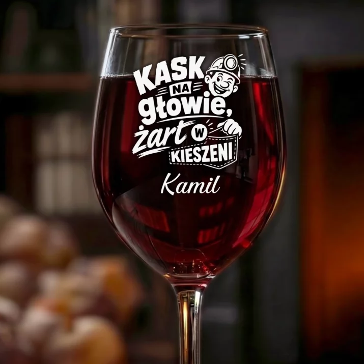 Kieliszek Do Wina z Grawerem Na Barbórkę Prezent Dla Górnika Mężczyzny: Kask Na Głowie, Żart W